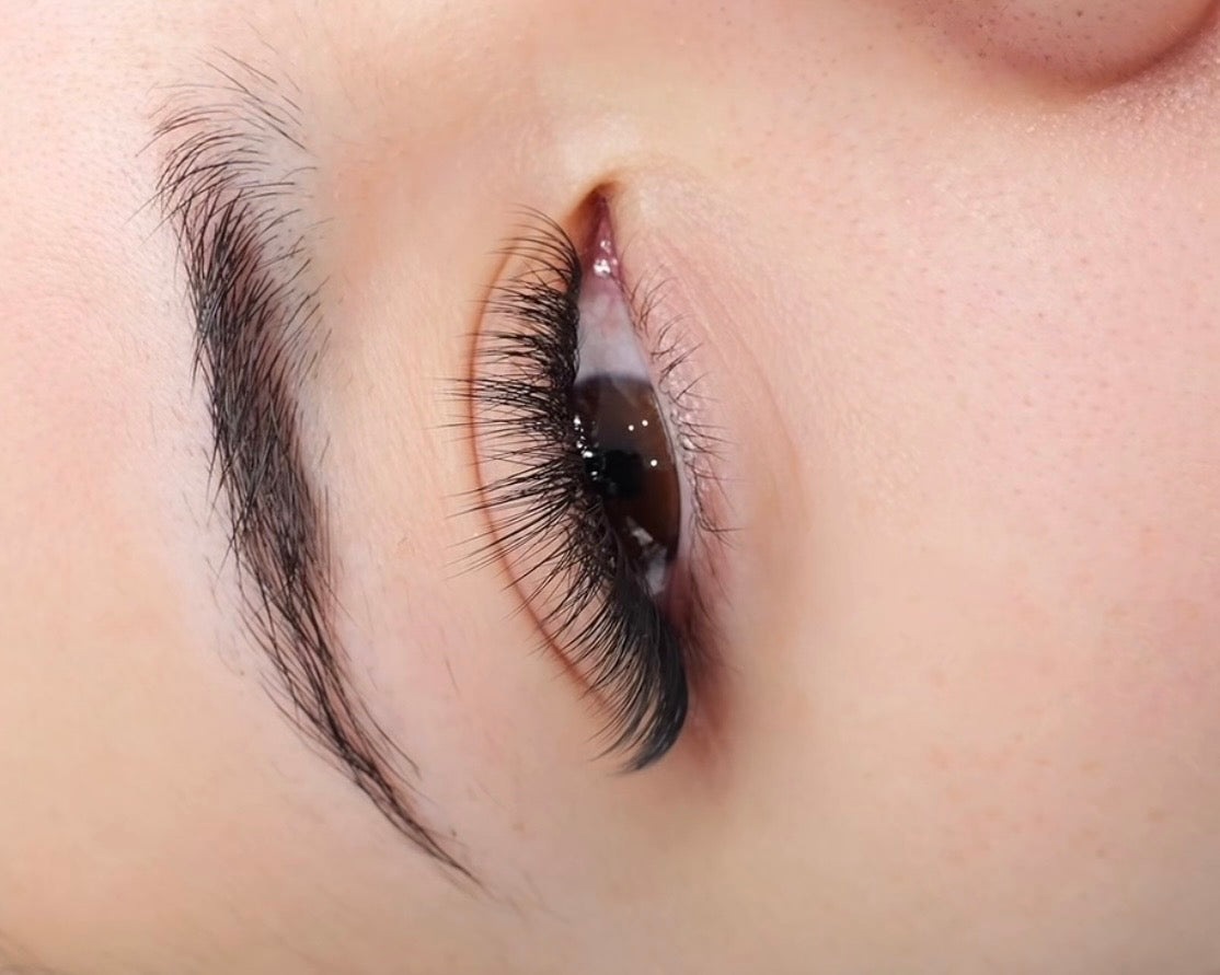 Signature Wispy Hybrid lash extensions in Crows Nest Sydney at Lashes in Nest